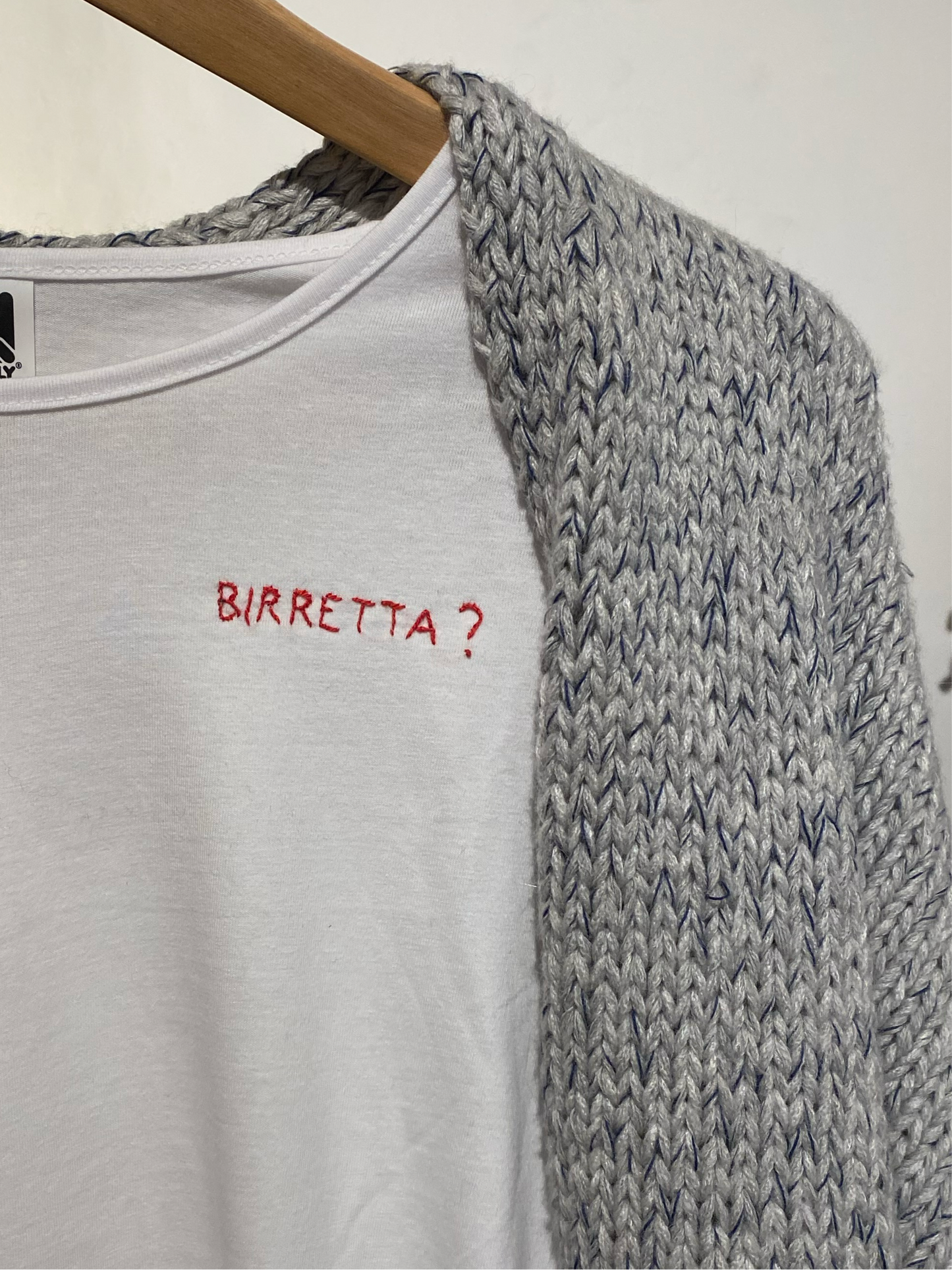 T-SHIRT RICAMATA ''BIRRETTA?'' - MaresanaLab