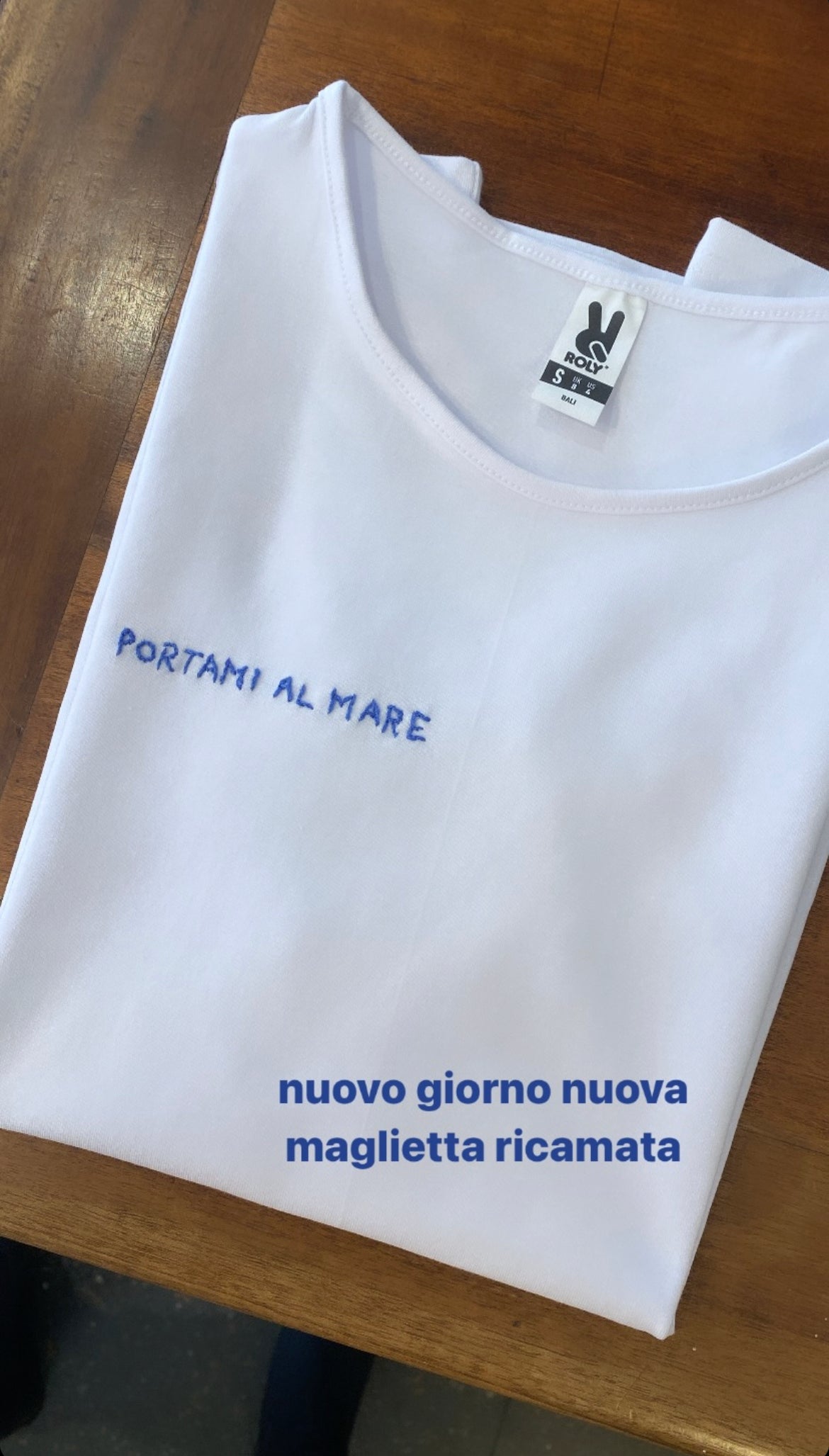 T-SHIRT RICAMATA FRASE PERSONALIZZATA