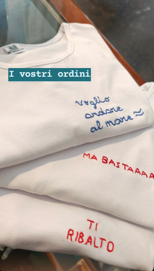 T-SHIRT RICAMATA FRASE PERSONALIZZATA