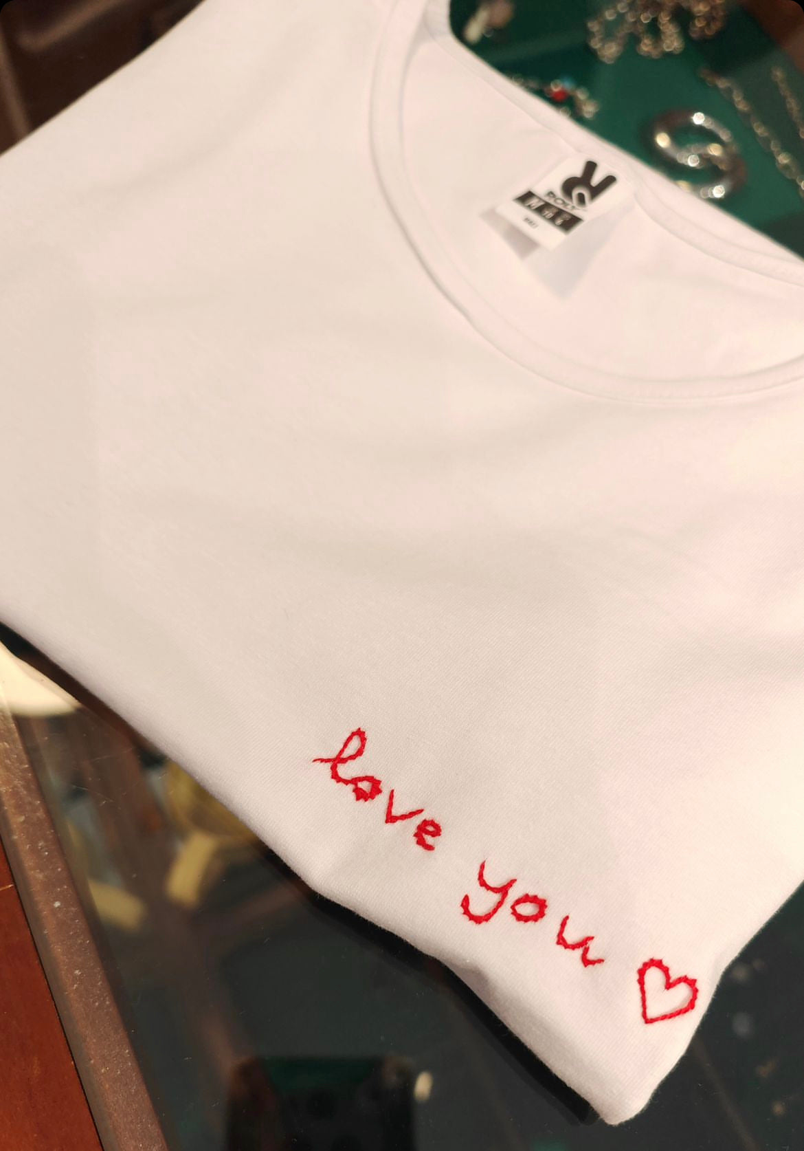 T-SHIRT RICAMATA FRASE PERSONALIZZATA